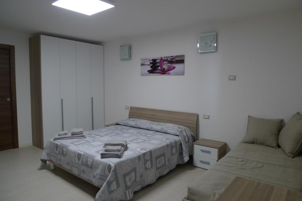 Villaggio Est Affittacamere San Teodoro  Exterior foto
